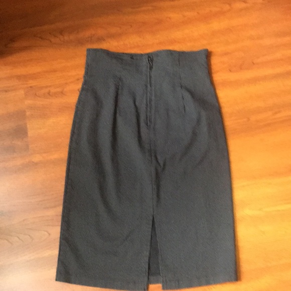 Pin striped pencil skirt - Picture 3 of 7